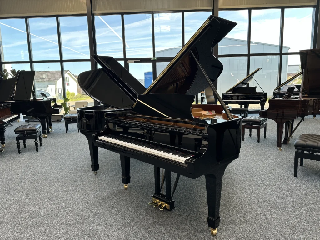 Steinway & Sons O-180