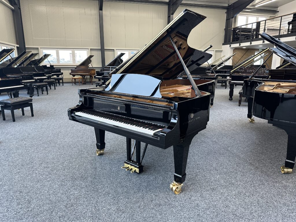 Steinway & Sons D-274