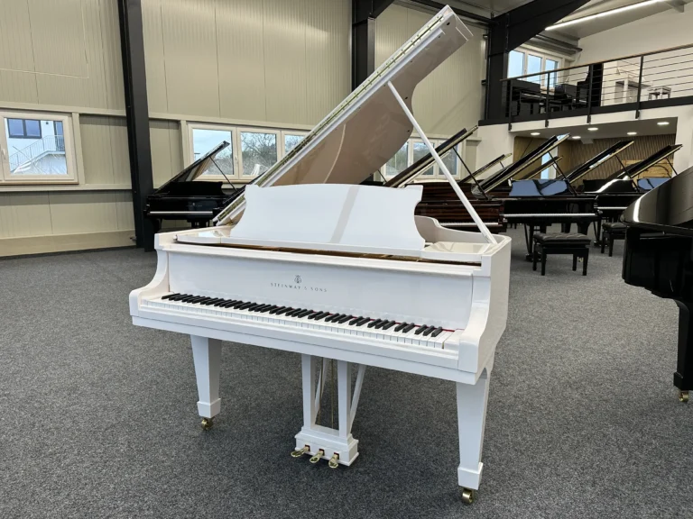 Steinway & Sons O-180