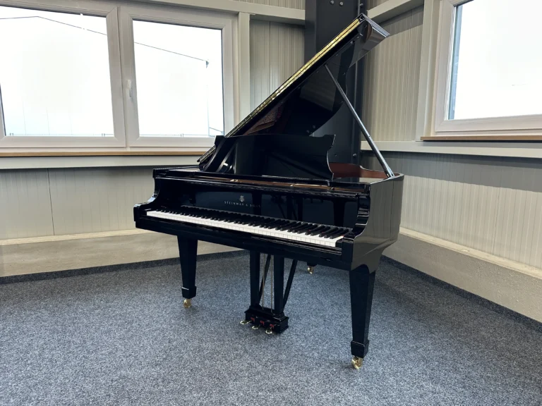 Steinway & Sons S-155