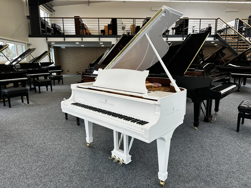 Steinway & Sons M-170