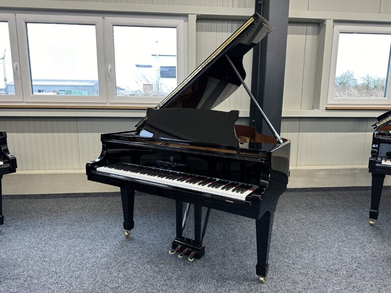 Steinway & Sons M-170