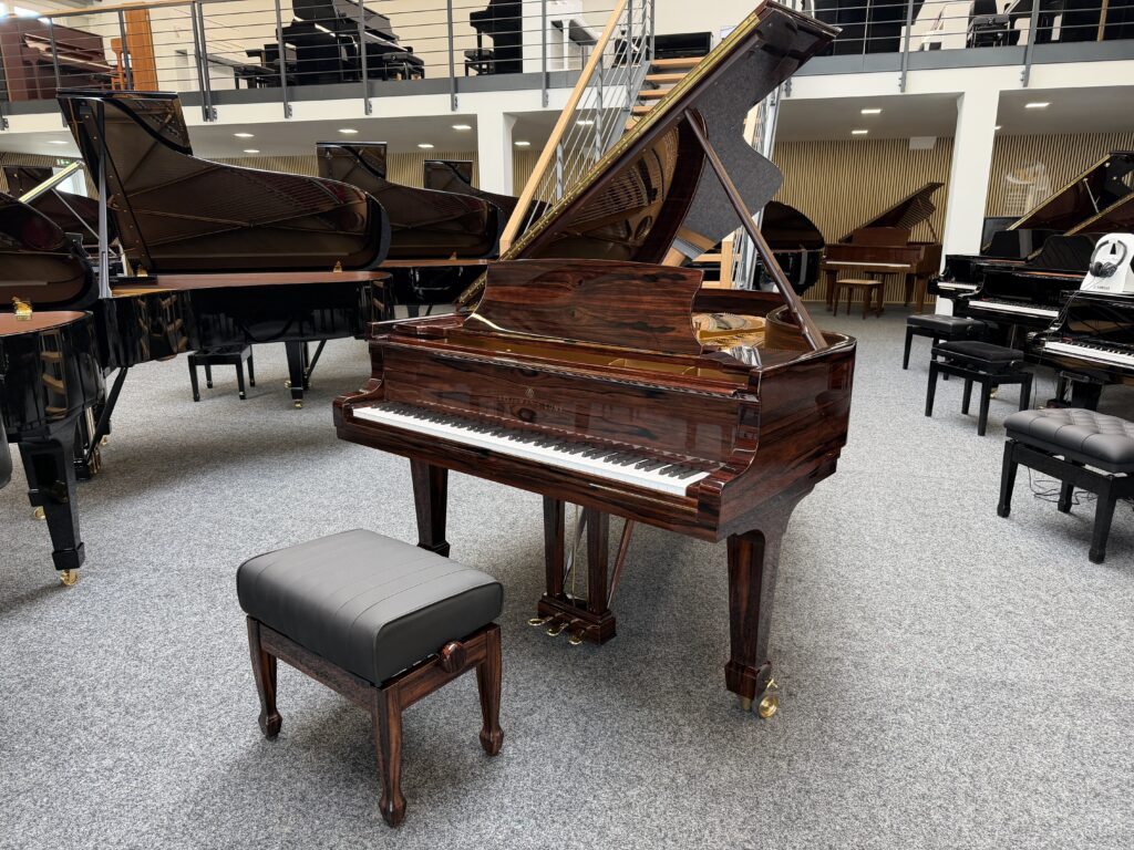 Steinway & Sons B-211