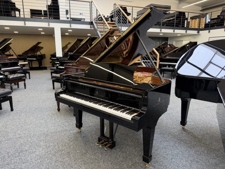 Steinway & Sons B-211